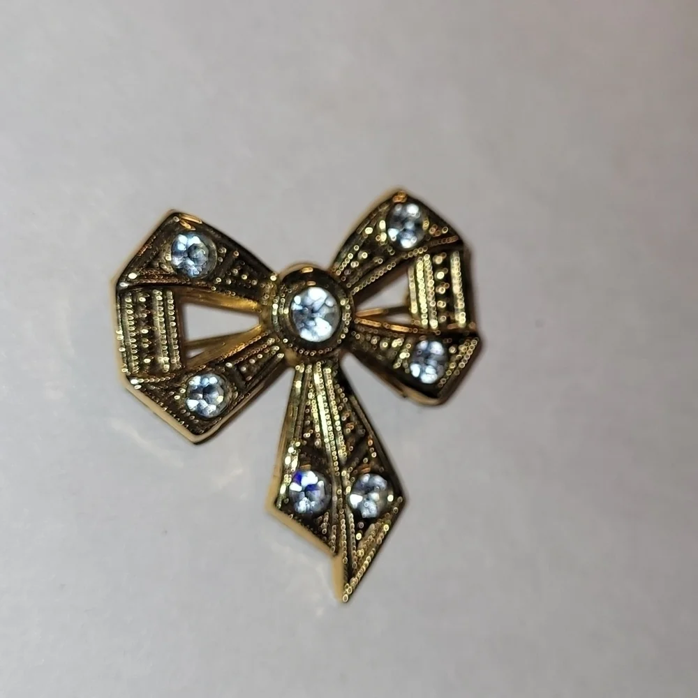 Vintage Brooch with Blue Rhinestones